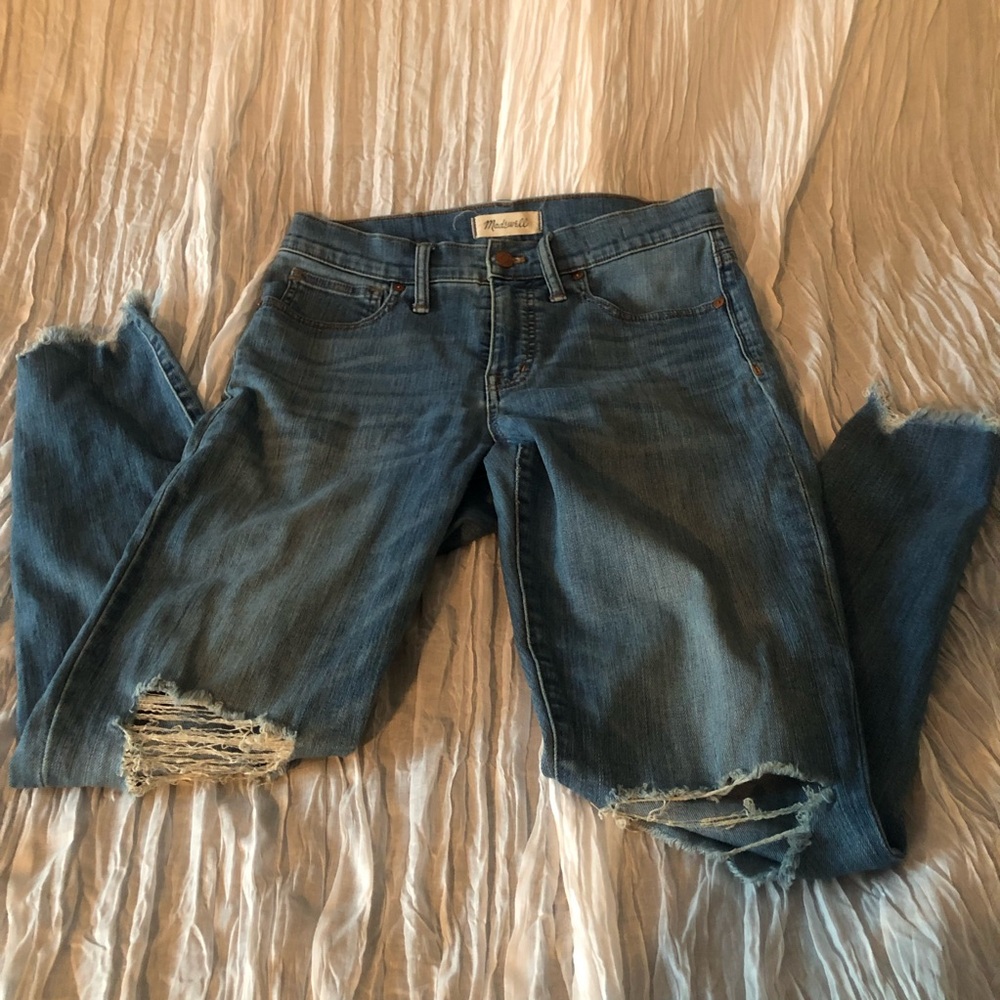 Madewell Highrise distressed, dark blue denim skinny jeans ripped knee size 28